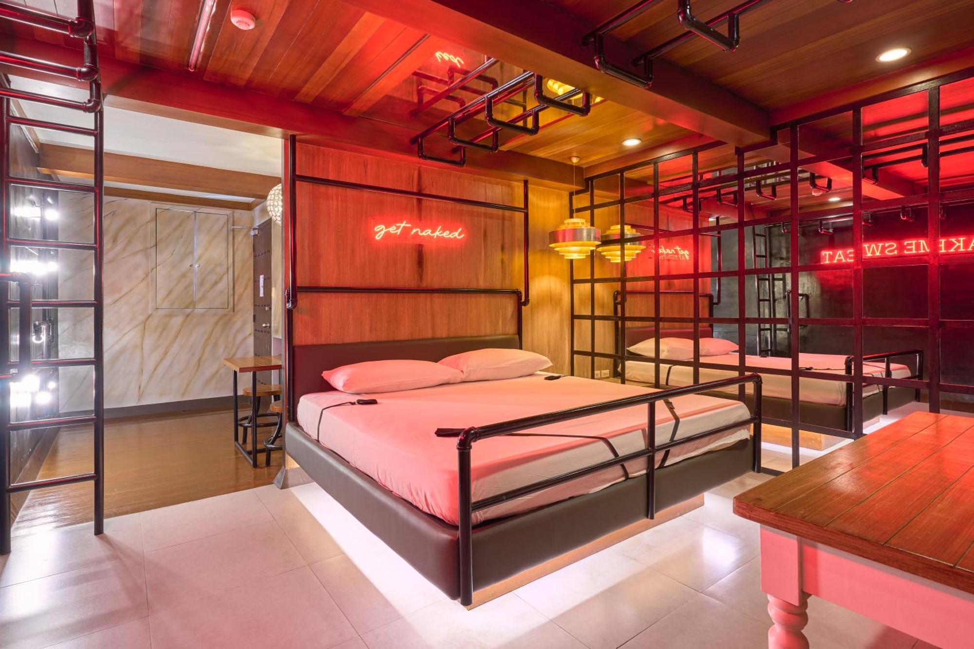 Hotel Victoria Court - Pasig City